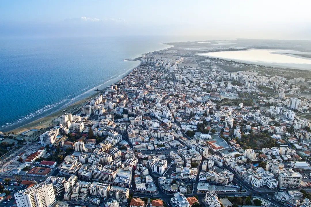 Larnaca, Zypern - Ruhige Küstenstadt mit langen Sandstränden, Internationaler Flughafen und entspannte Atmosphäre